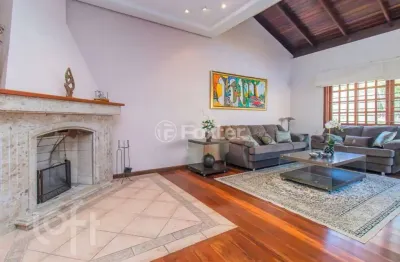 Casa com 3 quartos à venda na rua afonso arinos, 114, camaquã, porto alegre, 274 m2 por r$ 1.080.000