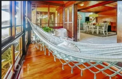 Casa com 3 quartos à venda na rua leopoldo becker, 180, parque das hortênsias, canela, 250 m2 por r$ 1.800.000
