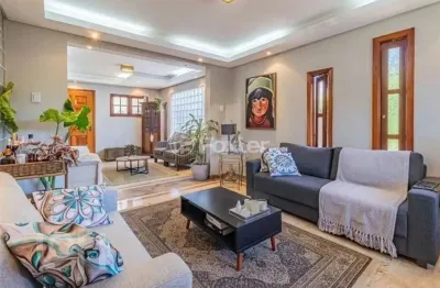 Casa com 4 quartos à venda na rua professor fernando carneiro, 112, três figueiras, porto alegre, 198 m2 por r$ 1.500.000