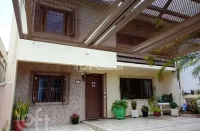 Casa com 5 quartos à venda na rua barão de teffe, 260, menino deus, porto alegre, 316 m2 por r$ 850.000