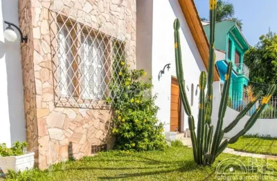 Casa com 6 quartos à venda na rua paissandu, 298, partenon, porto alegre, 300 m2 por r$ 1.300.000