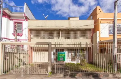 Casa com 3 quartos à venda na rua doutor sebastião leão, 267, azenha, porto alegre, 270 m2 por r$ 900.000