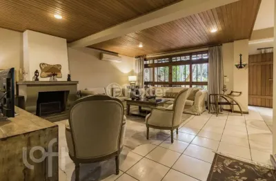 Casa com 4 quartos à venda na avenida teixeira mendes, 193, chácara das pedras, porto alegre, 306 m2 por r$ 1.855.000