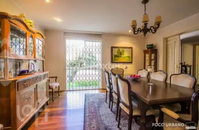 Casa com 7 quartos à venda na alameda eduardo guimarães, 130, três figueiras, porto alegre, 609 m2 por r$ 8.900.000