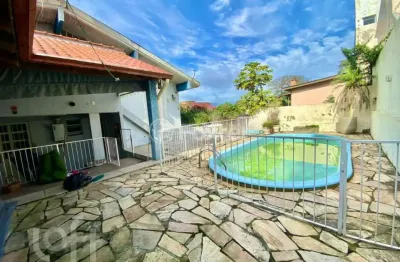 Casa com 3 quartos à venda na rua dos guananas, 180, espírito santo, porto alegre, 146 m2 por r$ 697.900