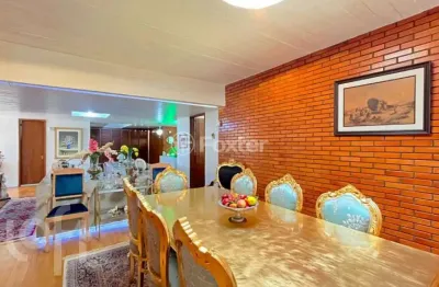 Casa com 3 quartos à venda na rua maracá, 51, vila assunção, porto alegre, 405 m2 por r$ 2.850.000