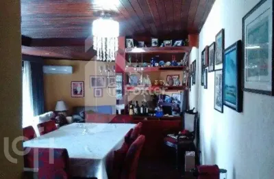 Casa com 4 quartos à venda na avenida benno mentz, 897, vila ipiranga, porto alegre, 350 m2 por r$ 900.000