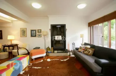 Casa com 4 quartos à venda na rua matias josé bins, 326, três figueiras, porto alegre, 363 m2 por r$ 1.650.000