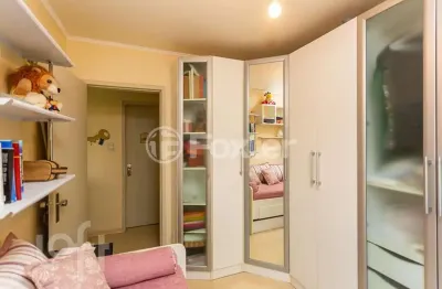 Apartamento com 2 quartos à venda na rua ari marinho, 33, higienópolis, porto alegre, 63 m2 por r$ 360.000