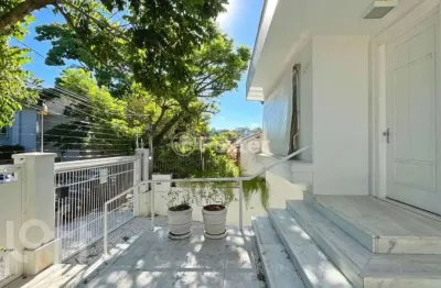 Casa com 4 quartos à venda na rua indianápolis, 332, três figueiras, porto alegre, 268 m2 por r$ 1.700.000