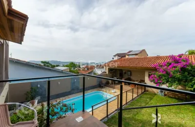 Casa com 3 quartos à venda na rua inês vinhas, 45, espírito santo, porto alegre, 350 m2 por r$ 1.050.000