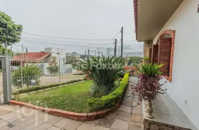Casa com 3 quartos à venda na rua esteio, 221, cavalhada, porto alegre, 297 m2 por r$ 810.000
