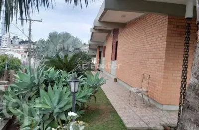 Casa com 4 quartos à venda na rua josé do patrocínio, 431, capoeiras, florianópolis, 319 m2 por r$ 1.999.000