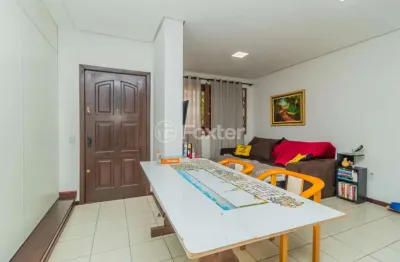 Casa com 3 quartos à venda na rua ari peixoto martins, 64, espírito santo, porto alegre, 151 m2 por r$ 745.000
