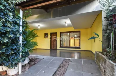 Casa em condomínio fechado com 3 quartos à venda na rua mura, 120, guarujá, porto alegre, 154 m2 por r$ 570.000