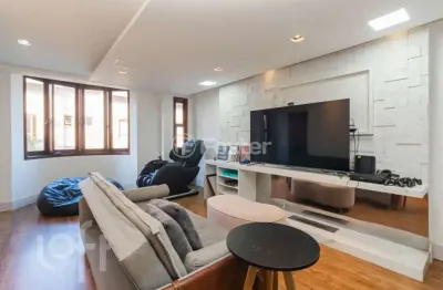 Casa em condomínio fechado com 3 quartos à venda na rua curupaiti, 260, cristal, porto alegre, 182 m2 por r$ 750.000