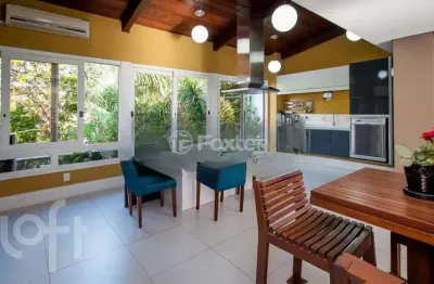 Casa com 4 quartos à venda na rua joão caetano, 300, três figueiras, porto alegre, 450 m2 por r$ 2.290.000