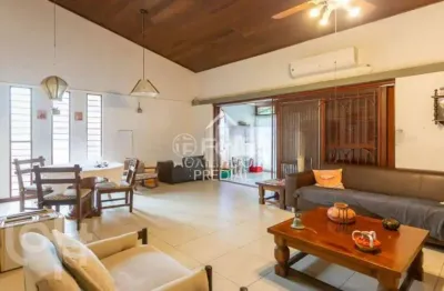 Casa com 3 quartos à venda na rua cariri, 201, vila assunção, porto alegre, 266 m2 por r$ 1.690.000