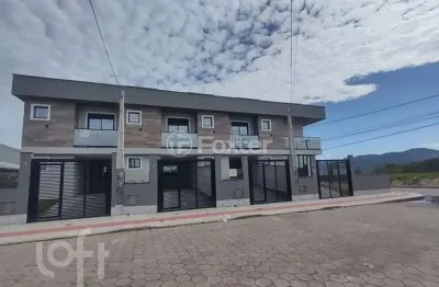 Casa com 2 quartos à venda na avenida nova aurora, 1787, enseada de brito, palhoça, 81 m2 por r$ 630.000