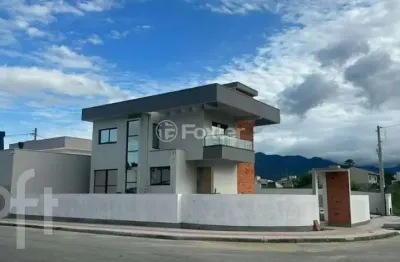 Casa com 3 quartos à venda na rua rosa emília martins, 23, bela vista, palhoça, 140 m2 por r$ 800.000