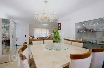 Casa com 3 quartos à venda na rua doutor barbosa gonçalves, 230, chácara das pedras, porto alegre, 186 m2 por r$ 1.390.000