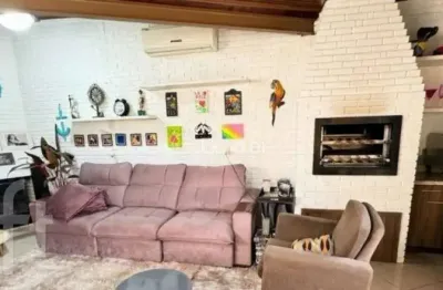 Casa com 3 quartos à venda na rua somália, 227, vila ipiranga, porto alegre, 300 m2 por r$ 1.200.000