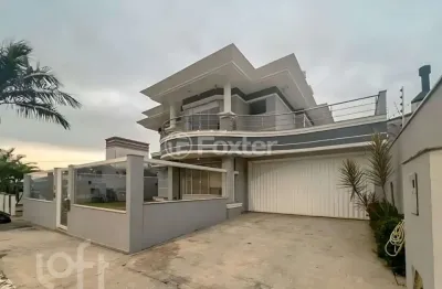 Casa com 3 quartos à venda na rua dos lírios, 25, pedra branca, palhoça, 201 m2 por r$ 2.350.000