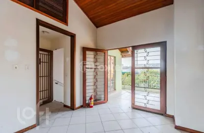 Casa com 6 quartos à venda na rua inhanduí, 193, cristal, porto alegre, 279 m2 por r$ 1.250.000
