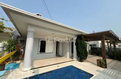 Casa com 3 quartos à venda na avenida flávio boianovski, 918, centro, capão da canoa, 172 m2 por r$ 1.280.000