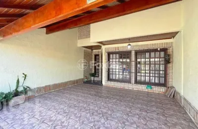 Casa com 4 quartos à venda na rua doutor egydio michaelsen, 58, cavalhada, porto alegre, 202 m2 por r$ 655.000