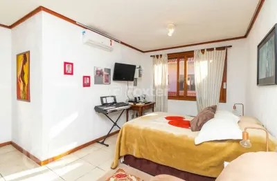 Casa em condomínio fechado com 3 quartos à venda na rua gilberto laste, 141, santa tereza, porto alegre, 239 m2 por r$ 890.000