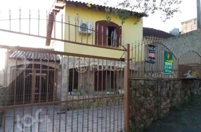 Casa com 3 quartos à venda na avenida teresina, 249, medianeira, porto alegre, 190 m2 por r$ 380.000