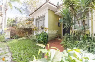 Casa com 3 quartos à venda na rua saica, 192, petrópolis, porto alegre, 198 m2 por r$ 880.000