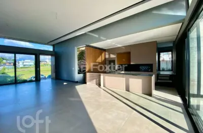 Casa em condomínio fechado com 4 quartos à venda na estrada das três meninas, 2001, vila nova, porto alegre, 300 m2 por r$ 2.490.000
