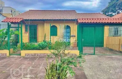 Casa com 3 quartos à venda na rua dona zulmira, 161, cavalhada, porto alegre, 220 m2 por r$ 550.000