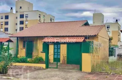 Casa com 3 quartos à venda na rua dona zulmira, 161, cavalhada, porto alegre, 220 m2 por r$ 550.000