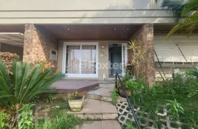 Casa com 3 quartos à venda na rua professor fernando carneiro, 240, três figueiras, porto alegre, 290 m2 por r$ 1.800.000