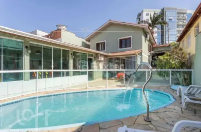 Casa com 3 quartos à venda na avenida benno mentz, 884, vila ipiranga, porto alegre, 388 m2 por r$ 1.330.000