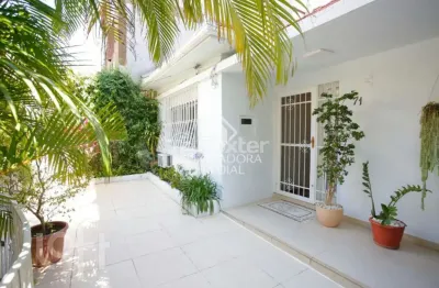 Casa com 4 quartos à venda na rua luiz cosme, 71, passo da areia, porto alegre, 300 m2 por r$ 850.000