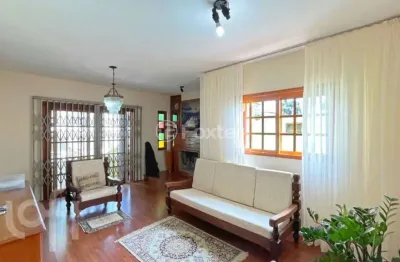 Casa com 4 quartos à venda na rua professor josé maria rodrigues, 58, vila ipiranga, porto alegre, 302 m2 por r$ 1.140.000