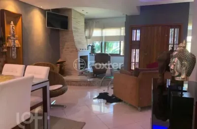 Casa com 4 quartos à venda na rua são sebastião do cai, 11, camaquã, porto alegre, 330 m2 por r$ 1.650.000