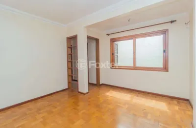 Apartamento com 2 quartos à venda na rua liberdade, 204, rio branco, porto alegre, 57 m2 por r$ 330.000