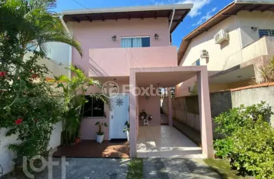 Casa com 3 quartos à venda na rua canto das corujas, 449, são joão do rio vermelho, florianópolis, 102 m2 por r$ 775.000