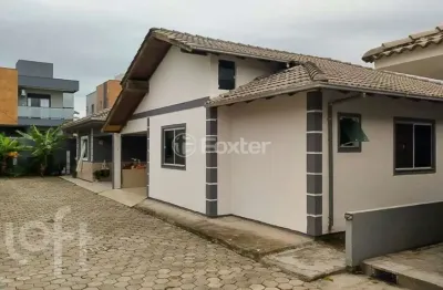 Casa em condomínio fechado com 3 quartos à venda na servidão do jura, 476, ingleses do rio vermelho, florianópolis, 100 m2 por r$ 388.000
