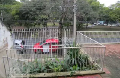 Casa com 3 quartos à venda na praça jayme telles, 51, santana, porto alegre, 420 m2 por r$ 720.000
