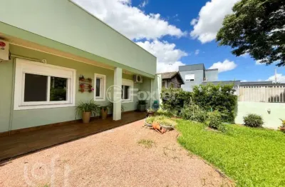 Casa com 3 quartos à venda na rua santa cruz, 1382, niterói, canoas, 230 m2 por r$ 990.000