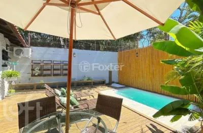Casa com 4 quartos à venda na rua afonso arinos, 625, camaquã, porto alegre, 262 m2 por r$ 1.090.000