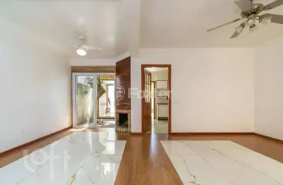 Casa com 3 quartos à venda na travessa nossa senhora de lourdes, 257, tristeza, porto alegre, 234 m2 por r$ 1.100.000