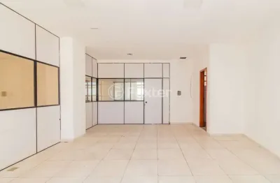 Sala comercial com 1 sala à venda na largo visconde do cairu, 12, centro histórico, porto alegre, 62 m2 por r$ 255.000