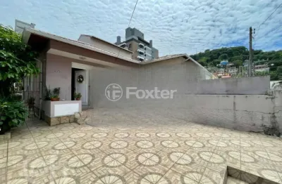 Casa com 3 quartos à venda na rua monsenhor topp, 133, centro, florianópolis, 90 m2 por r$ 990.000